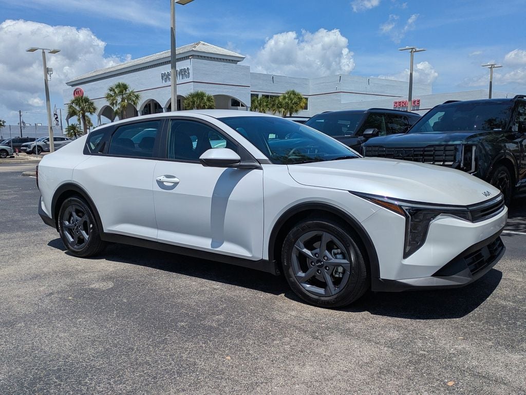 2025 Kia K4 LXS