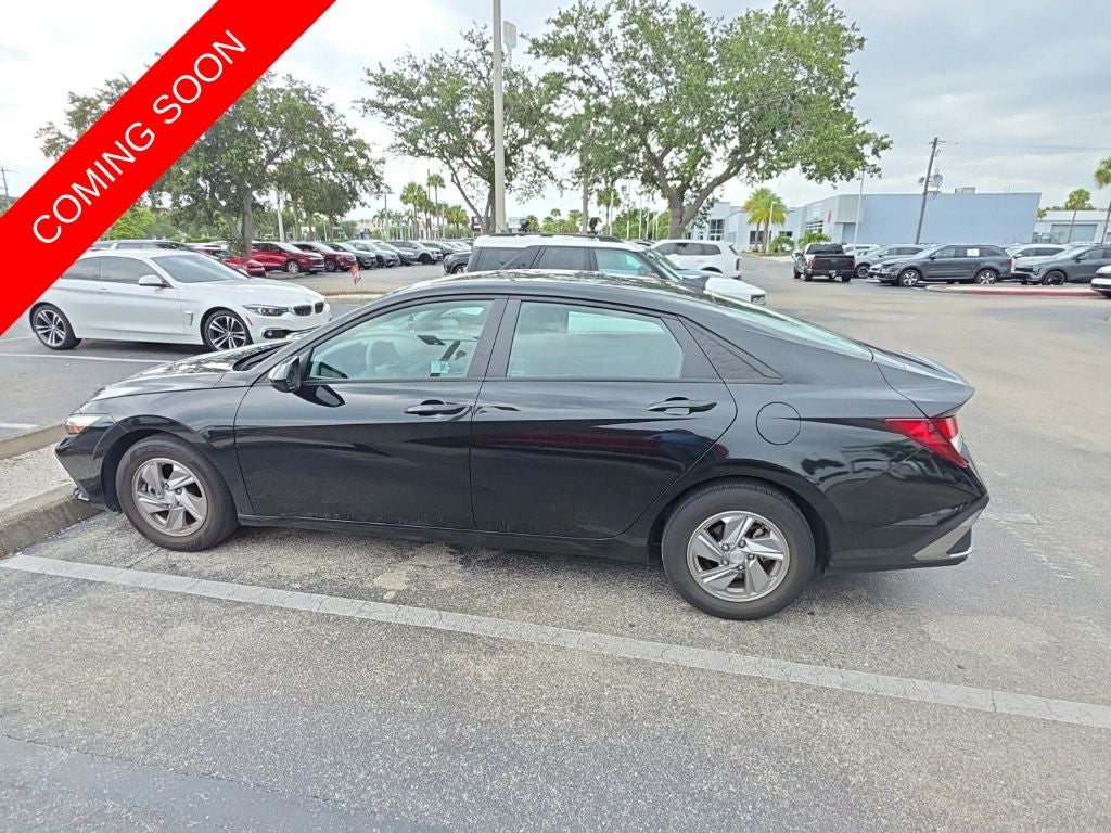 2025 Hyundai Elantra SE