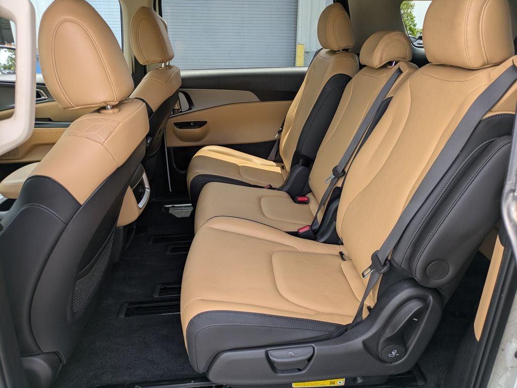 2024 Kia Carnival LX