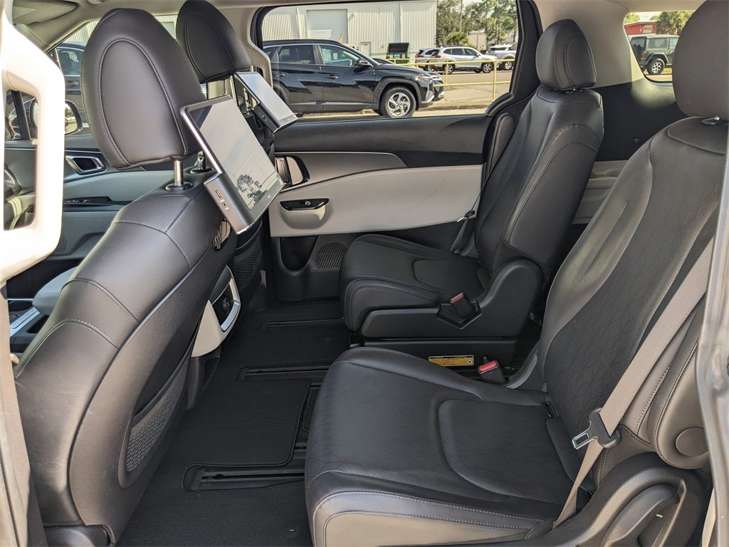 2023 Kia Carnival LX