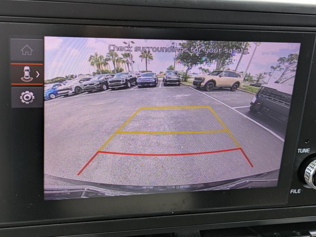 2024 Kia Carnival LX