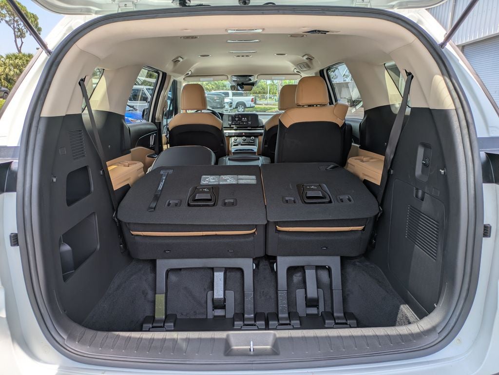 2023 Kia Carnival LX Seat Package