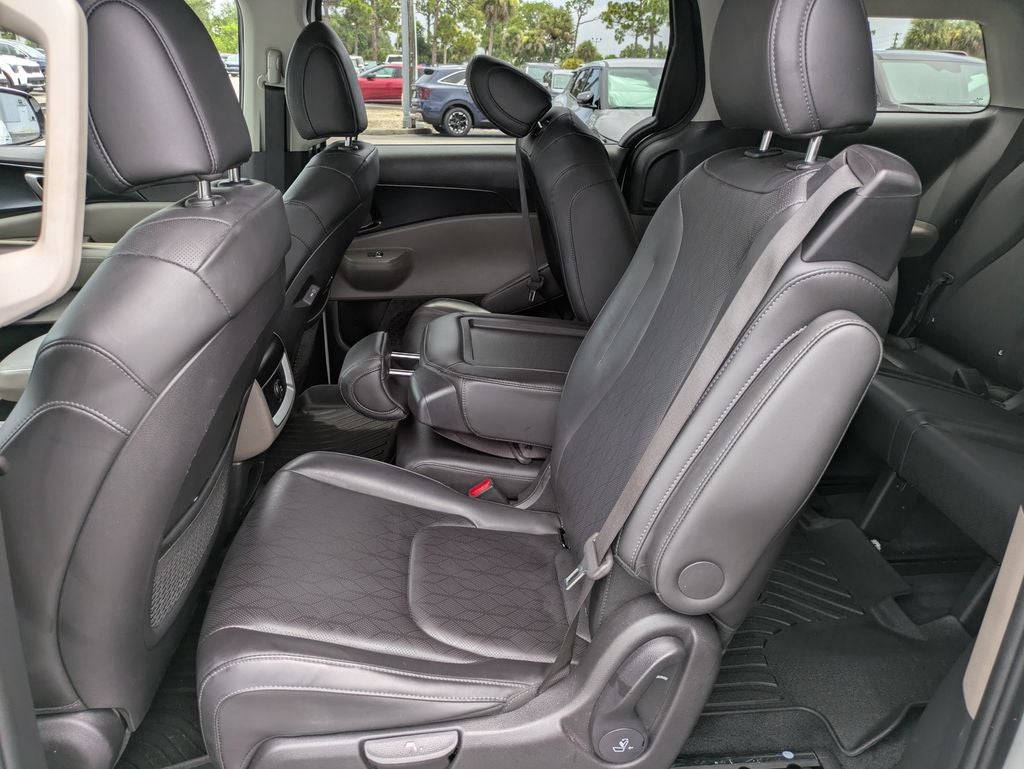 2025 Kia Carnival LXS