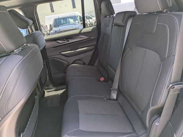 2026 Jeep Grand Cherokee GRAND CHEROKEE LAREDO X 4X2