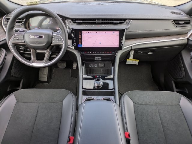 2027 Jeep Grand Cherokee Laredo Altitude