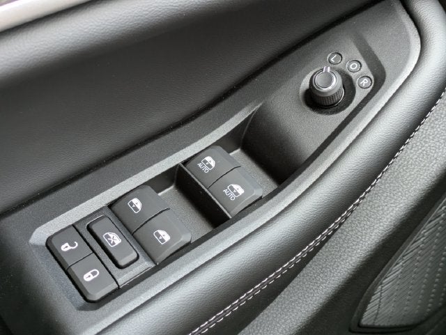 2027 Jeep Grand Cherokee GRAND CHEROKEE LAREDO ALTITUDE 4X2
