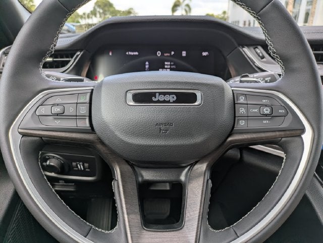 2027 Jeep Grand Cherokee GRAND CHEROKEE LAREDO ALTITUDE 4X2