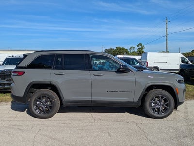 2027 Jeep Grand Cherokee Laredo Altitude