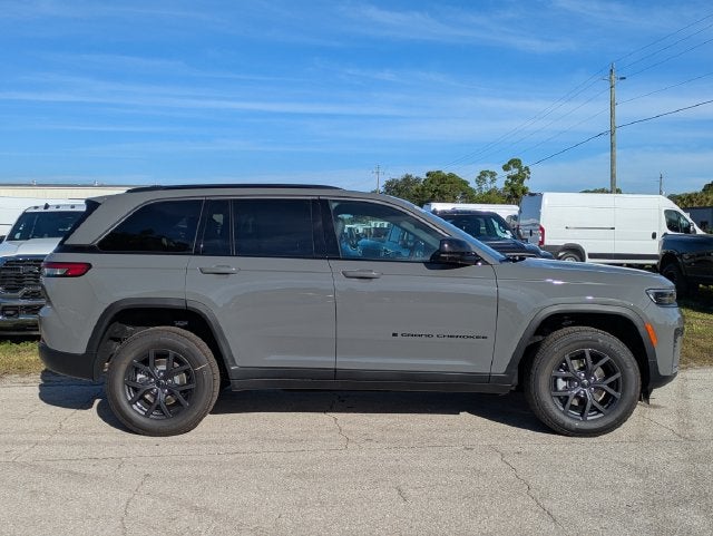 2027 Jeep Grand Cherokee Laredo Altitude