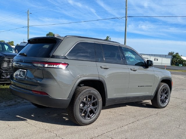 2027 Jeep Grand Cherokee Laredo Altitude