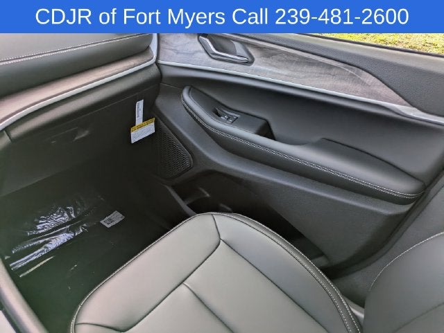 2027 Jeep Grand Cherokee GRAND CHEROKEE LIMITED 4X2