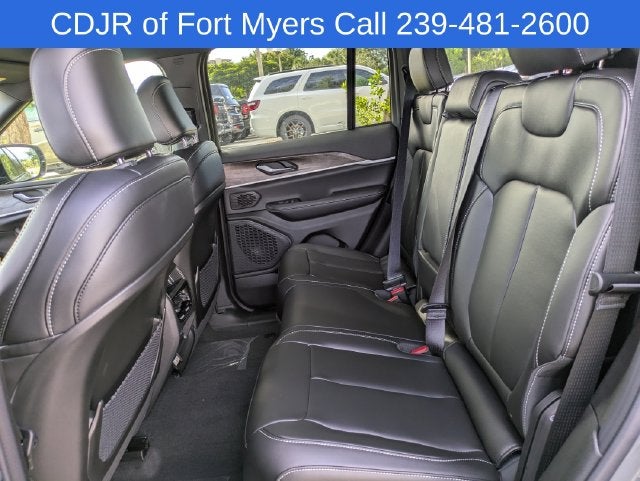 2027 Jeep Grand Cherokee GRAND CHEROKEE LIMITED 4X2