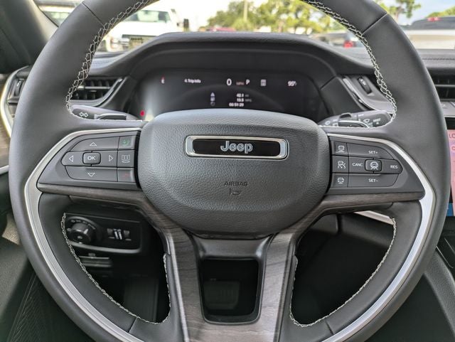 2027 Jeep Grand Cherokee GRAND CHEROKEE LIMITED 4X2