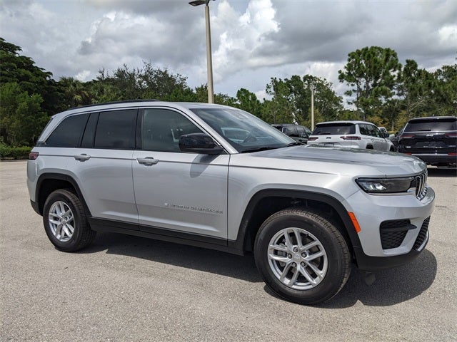 2025 Jeep Grand Cherokee GRAND CHEROKEE LAREDO X 4X4