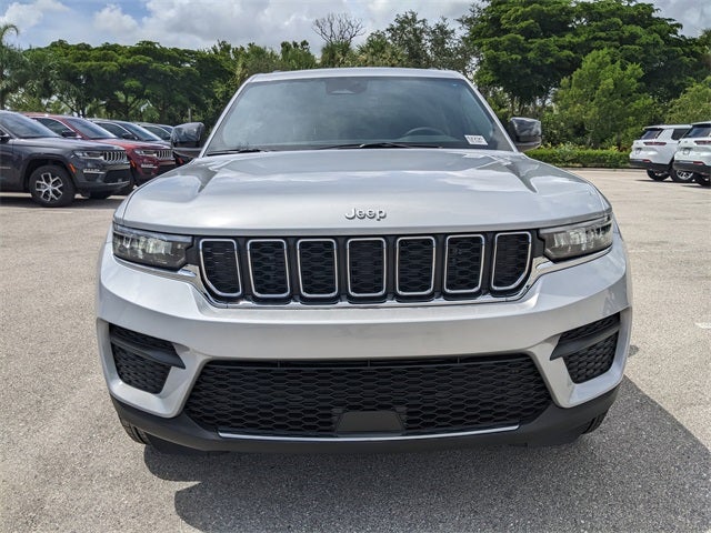 2025 Jeep Grand Cherokee GRAND CHEROKEE LAREDO X 4X4