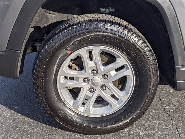 2025 Jeep Grand Cherokee Laredo 4x4