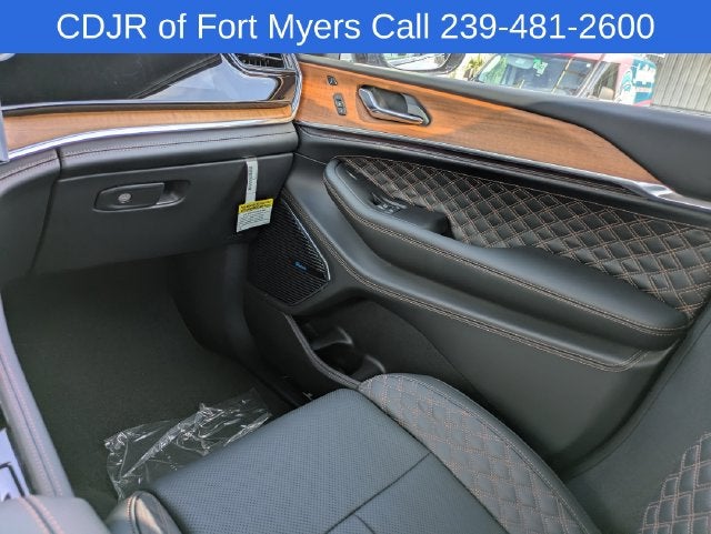 2027 Jeep Grand Cherokee GRAND CHEROKEE SUMMIT 4X4
