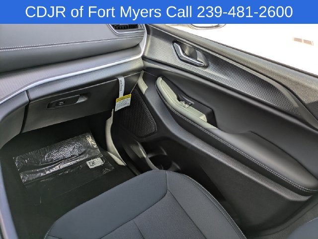 2027 Jeep Grand Cherokee GRAND CHEROKEE L LAREDO X 4X2
