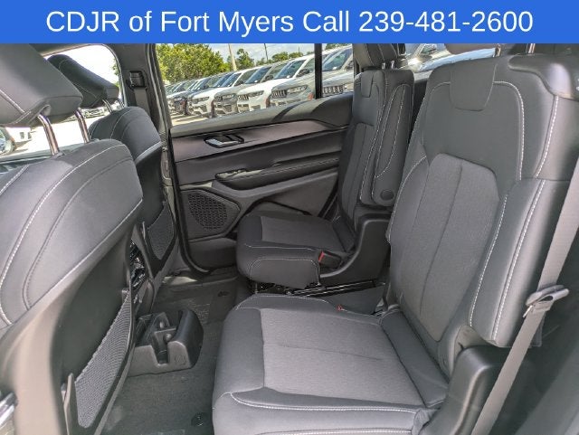 2027 Jeep Grand Cherokee GRAND CHEROKEE L LAREDO X 4X2