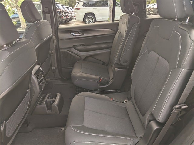 2025 Jeep Grand Cherokee GRAND CHEROKEE L LAREDO X 4X2