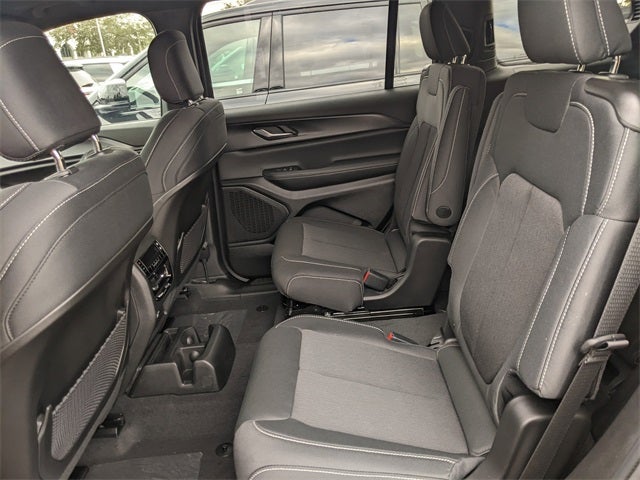 2025 Jeep Grand Cherokee GRAND CHEROKEE L LAREDO X 4X2