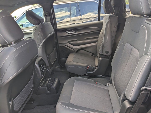 2025 Jeep Grand Cherokee GRAND CHEROKEE L LAREDO X 4X2