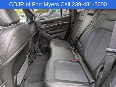 2027 Jeep Grand Cherokee GRAND CHEROKEE L LAREDO ALTITUDE 4X2