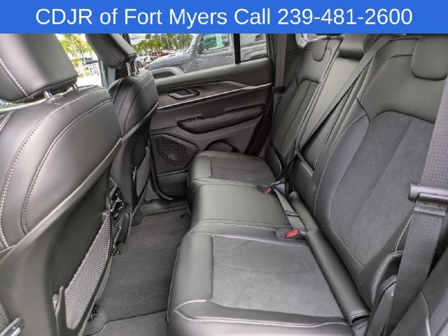 2027 Jeep Grand Cherokee GRAND CHEROKEE L LAREDO ALTITUDE 4X2