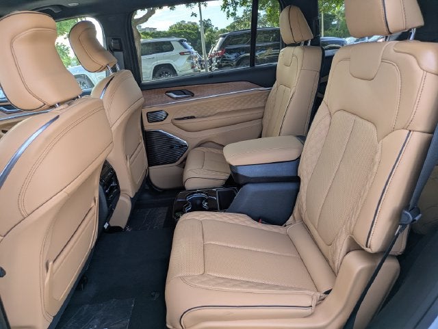 2027 Jeep Grand Cherokee Summit