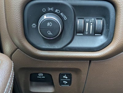 2019 RAM 1500 Laramie Crew Cab 4x2 5'7' Box