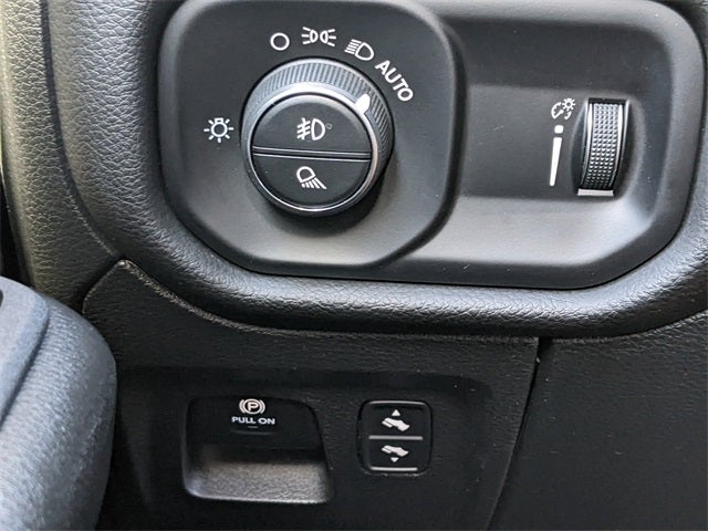 2025 RAM 1500 Big Horn Crew Cab 4x4 5'7' Box