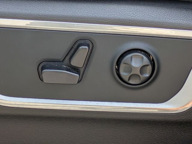 2020 RAM 1500 Laramie Crew Cab 4x4 5'7' Box