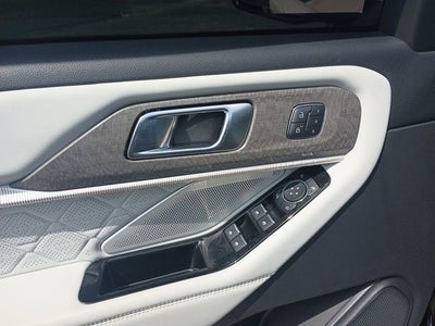 2025 Ford Explorer Platinum