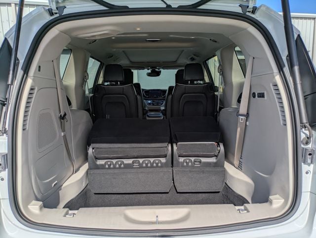 2023 Chrysler Pacifica Limited AWD