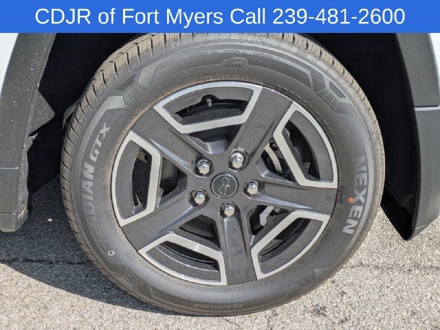 2027 Jeep Cherokee CHEROKEE LAREDO 4X4
