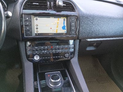 2018 Jaguar F-PACE 25t Premium