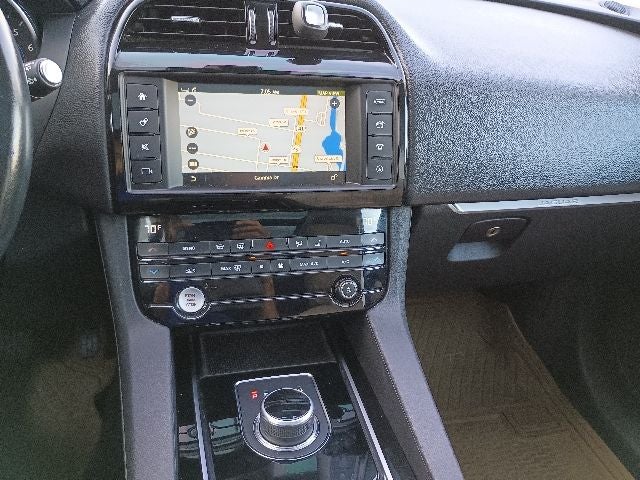 2018 Jaguar F-PACE 25t Premium