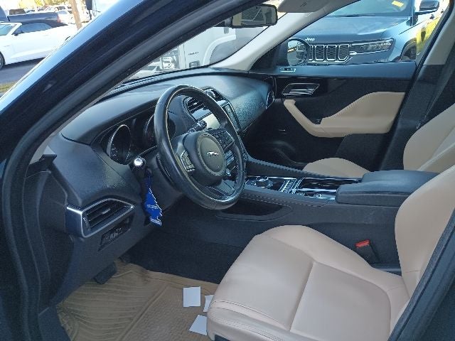 2018 Jaguar F-PACE 25t Premium