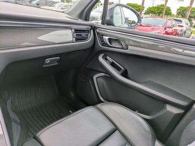 2023 Porsche Macan T