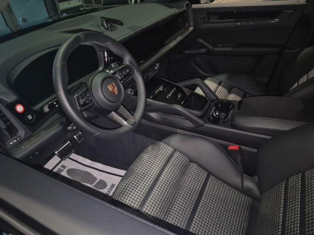 2026 Porsche Cayenne Coupe GTS