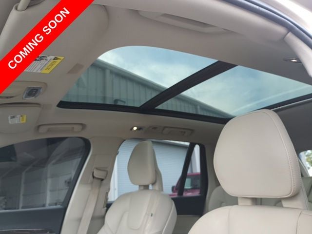 2016 Volvo XC90 T6 Momentum
