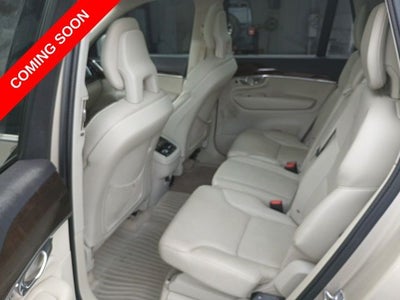 2016 Volvo XC90 T6 Momentum